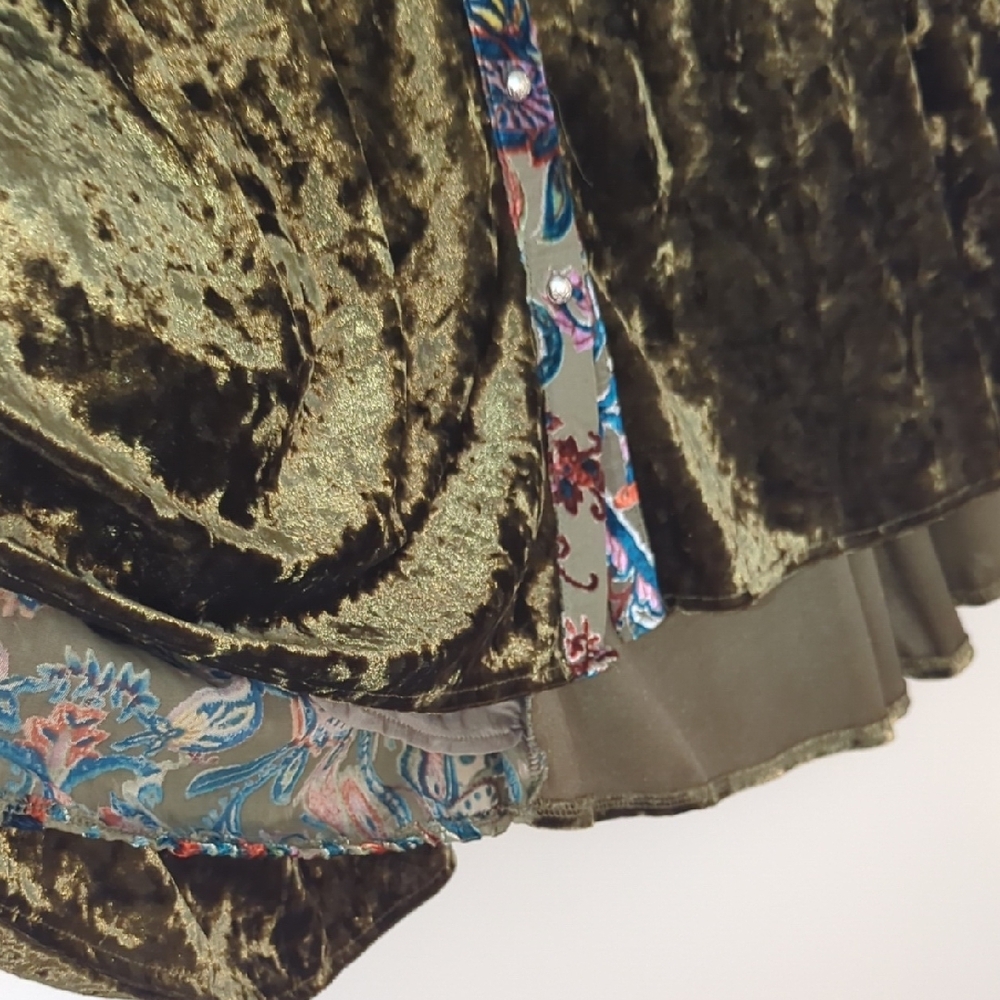 Elegant Velvet Tunic with Paisley Design - Picture 4 of 4